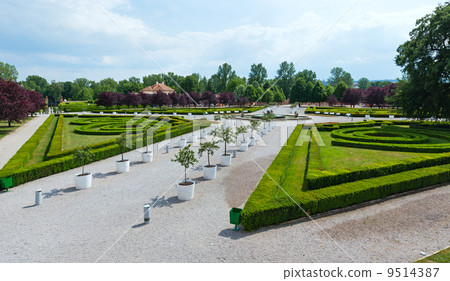 Summer park.  Troja Palace  (Prague, Czech) 9514387