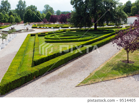 Summer park.  Troja Palace  (Prague, Czech) 9514405