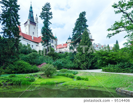 Castle Pruhonice or Pruhonicky zamek summer view (Prague, Czech) 9514406