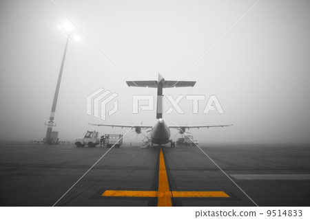 Fog at the airport 9514833