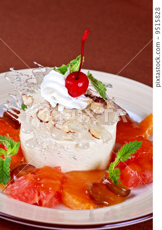 tasty dessert 9515828