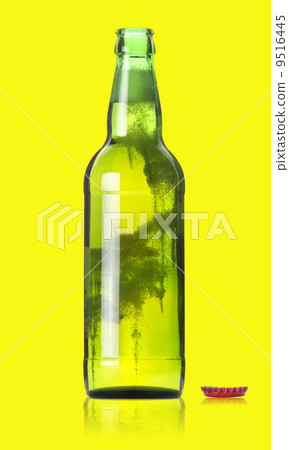 opened beer bottle 9516445