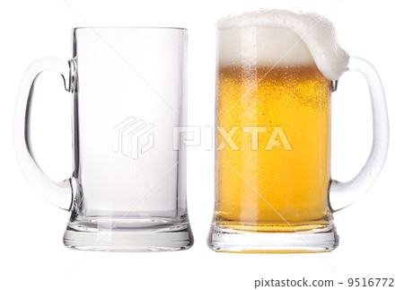 Beer glasses. full and empty isolated 9516772