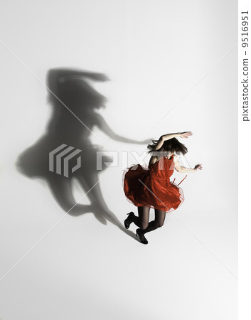 Dancing with a shadow 9516951