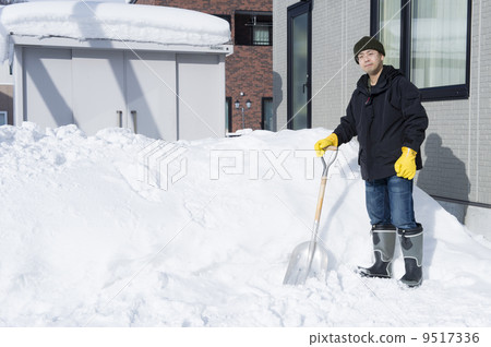 Snow scraping 9517336