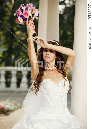 Beautiful bride in the park 9518207
