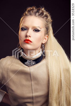 Beautiful fashion woman 9518329