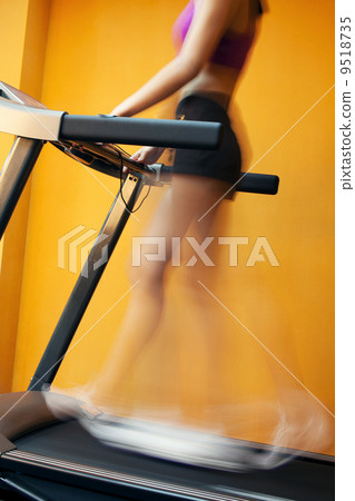 close up legs 9518735