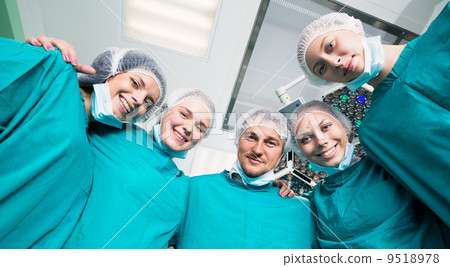 Surgeon team Surgeon team 9518978