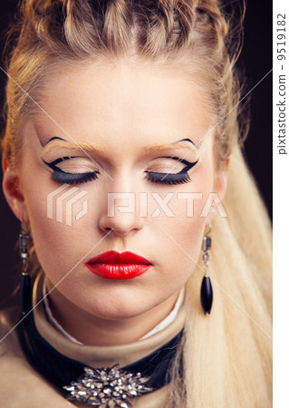 Beautiful fashion woman 9519182