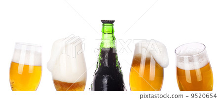 isolated Frosty beer set with kings bottle 9520654