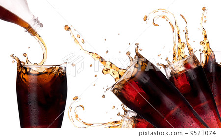 Fresh cola drink background with splash 9521074