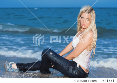 Stunning young blonde Stunning young blonde 9521331
