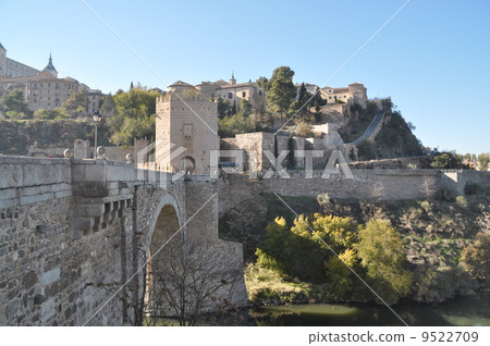西班牙的老城托萊多阿爾坎塔拉橋 9522709
