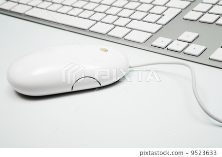 modern keyboard and the mouse 9523633