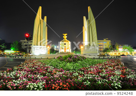 Thai Democracy Monument Thai Democracy Monument 9524248