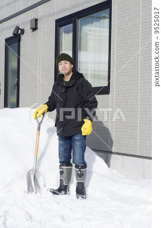 Snow scraping 9525017