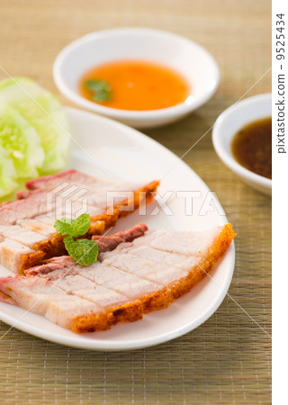 chinese roast pork close up shot served with chilli sauce chinese roast pork close up shot served with chilli sauce 9525434