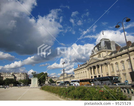 The sky of Paris The sky of Paris 9525529