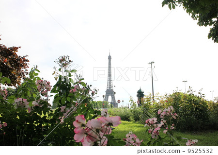 Eiffel Tower 9525532