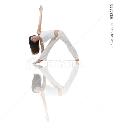 asian girl in yoga 9529353
