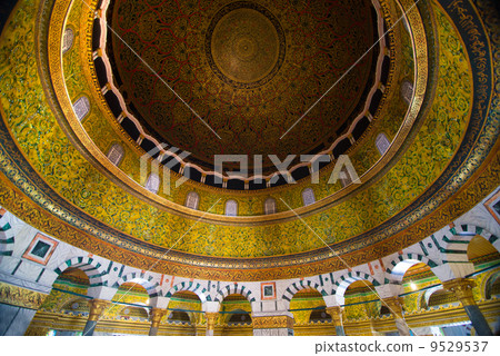interior view of dome of the rock, Jerusalem ,palestine , isreal interior view of dome of the rock, Jerusalem ,palestine , isreal 9529537