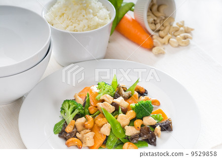 chicken and vegetables 9529858
