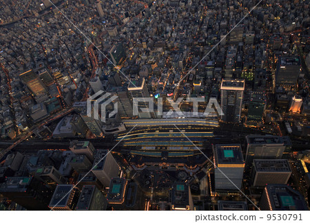 Aerial view from Tokyo Station in the evening Marunouchi 9530791