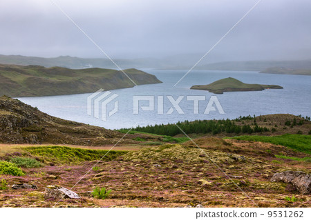 Lake in Pingvellir National Park, Iceland. 9531262