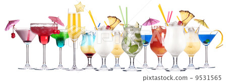 alcoholic cocktail 9531565