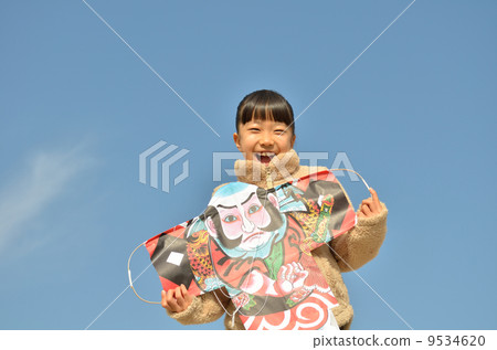 享受風箏飛行的女孩 9534620