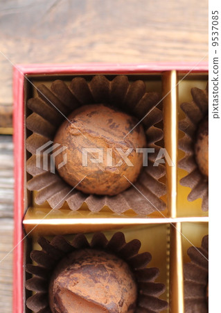 Box of chocolate truffles - Chocolate gifts 9537085