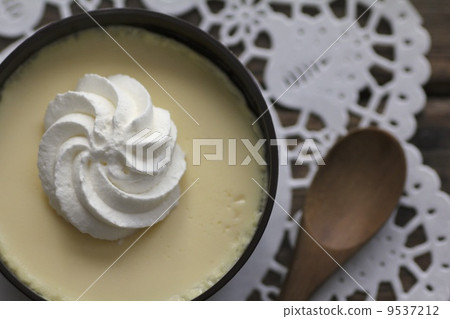 Steamed custard pudding topped with fresh cream 9537212