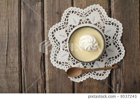 蒸蛋布丁佐新鮮奶油 9537243