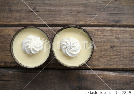 蒸蛋布丁佐新鮮奶油 9537269