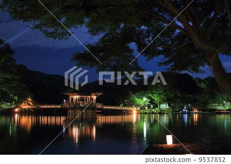 奈良的滿月漂浮門 9537852