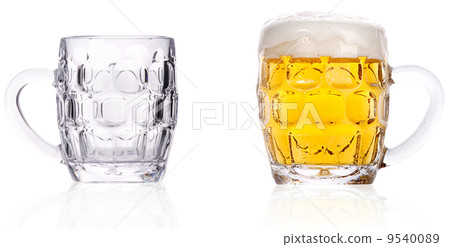 Frosty fresh beer set with foam Frosty fresh beer set with foam 9540089