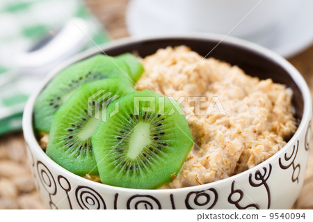 Bowl of oats porridge with kiwi Bowl of oats porridge with kiwi 9540094