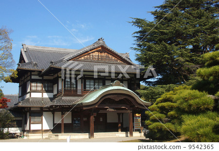 Ritsurin Garden Commerce and Industry Promotion Hall 9542365