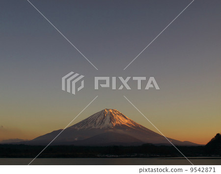 富士山的黃昏 9542871