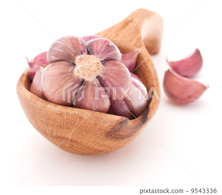 Garlic cloves in wooden bowl isolated on white background Garlic cloves in wooden bowl isolated on white background 9543336