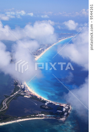 A paradise under the clouds 9544161