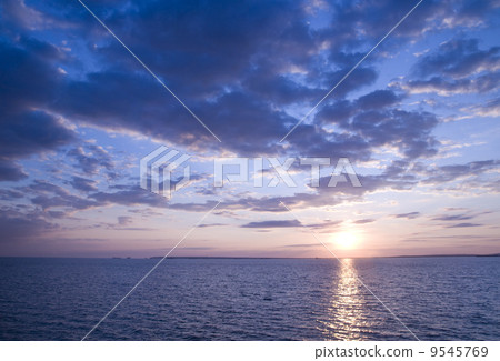 Sunset over the sea 9545769