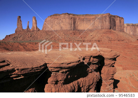 Three Sisters of Monument Valley 9546583