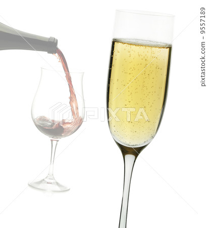 red and white wine 9557189