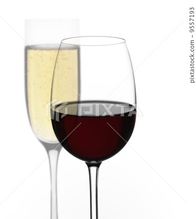 red and white wine 9557193