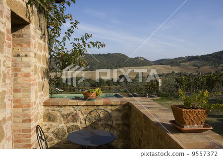The garden of a luxury country house in the famous Tuscan hills, Italy. 9557372