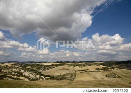 relaxing landscape of tuscan rural area in a beautiful day relaxing landscape of tuscan rural area in a beautiful day 9557500