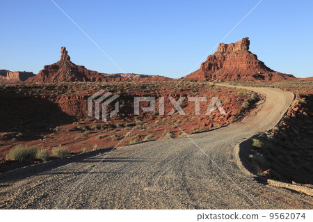 Valley of the Gods setting · Hen · Bute and Rooster · Butte Valley of the Gods setting · Hen · Bute and Rooster · Butte 9562074