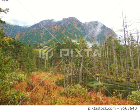 Kamikochi of late autumn Kamikochi of late autumn 9563640